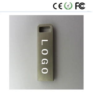 Robuster USB Schlüsselanhänger aus Metall mit Wunschtext