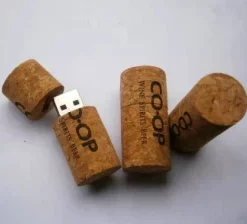 USB-Sticks aus Holz mit persönlicher Widmung