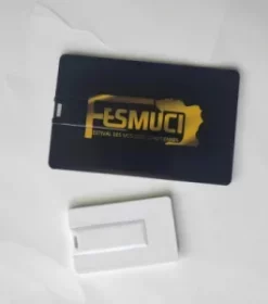 Werbe-USB-Stick in Kreditkartenform mit individuellem Design und Wunschtext