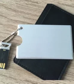 Personalisierbare USB-Karte für Unternehmen – platzsparend & stilvoll