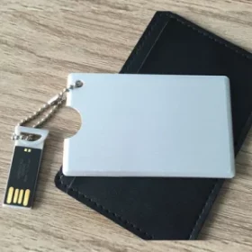 Personalisierbare USB-Karte für Unternehmen – platzsparend & stilvoll