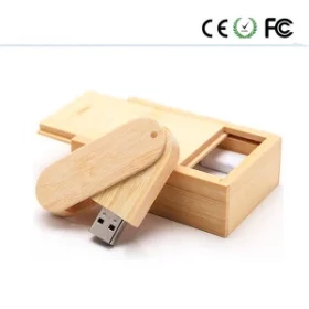USB-Sticks aus Holz mit Wunschtext