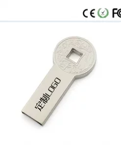 Kleiner USB-Stick aus Metall mit Namensgravur