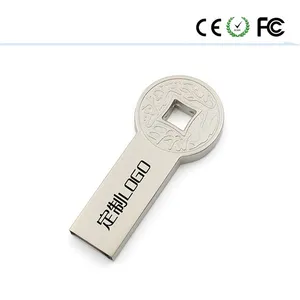 Kleiner USB-Stick aus Metall mit Namensgravur