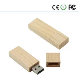 USB-Sticks aus Holz mit Gravur für Events