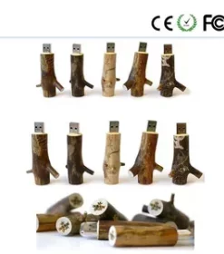 Personalisierte Holz-USB-Sticks mit dem Hochzeitsdatum und den Namen des Paares