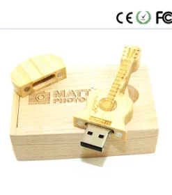 Personalisierter Holz-USB-Stick für Fotografen als stilvolle Verpackung für ihre Arbeit