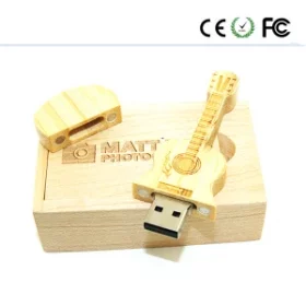 Personalisierter Holz-USB-Stick für Fotografen als stilvolle Verpackung für ihre Arbeit