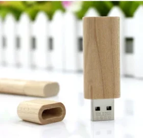 Robuster Holz-USB-Stick mit Präzisionsgravur – Einzigartiges Design, das in Erinnerung bleibt