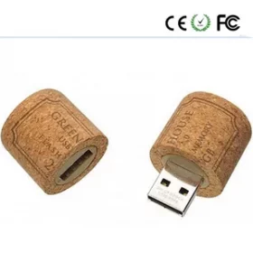 USB-Sticks aus Holz mit Gravur als ideales Geschenk für Kunden und Partner