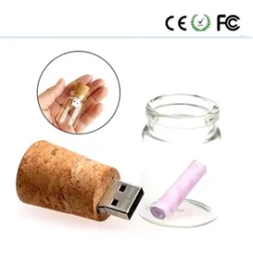 Umweltfreundliche USB-Sticks aus Echtholz mit Präzisionsgravur für eine nachhaltige Markenbotschaft