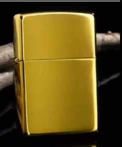 Graviertes Retrofeuerzeug mit Initialen