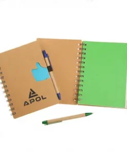 Graviertes Notizbuch für Geschäftspartner aus Holz