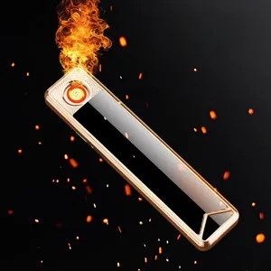 Ladbares Feuerzeug mit Initialen