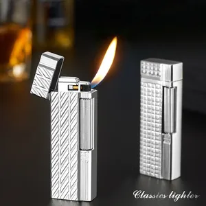 Schwarzes Gasfeuerzeug mit Gravur