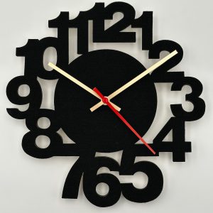 Das Holzwerk Wanduhr, Runde Holzuhr, ausgeschnittene Ziffern, blauer Filz Uhr, moderne Holzuhr, Designer Wanduhr Holz, kreative Ziffern, Wanduhr blau Holz, Filz-Design Uhr