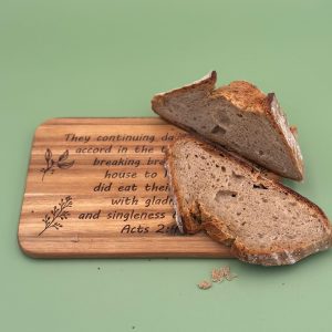 Das personalisierte Frühstücksbrettchen aus Holz – Einzigartige Geschenkidee mit Gravur