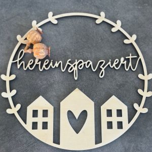 Die Runde Holzdekoration „Hereinspaziert“, Türanhänger, Dekoration