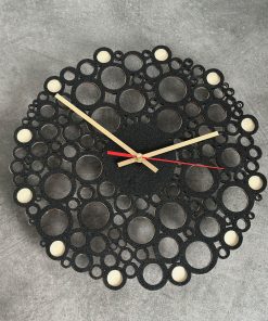 Runde Holzuhr mit Kreativem Muster, Schwarzem Filz , Wanddekoration,