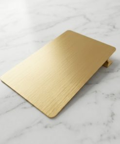 Metall-Visitenkarte 86 × 54 mm aus goldenem Aluminium, gebürstet, 0,8 mm, bei der Gravur erscheinen die Buchstaben in weißer Farbe, leer, für Lasergravur.
