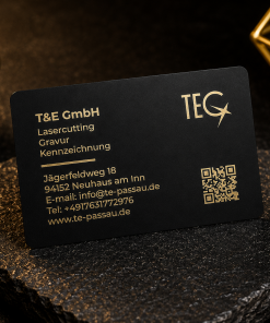 Metall-Visitenkarte 86 × 54 mm aus schwarzem Edelstahl, matt, 0,8 mm, bei der Gravur erscheinen die Buchstaben in goldener bzw. messingfarbener Farbe, leer, für Lasergravur.