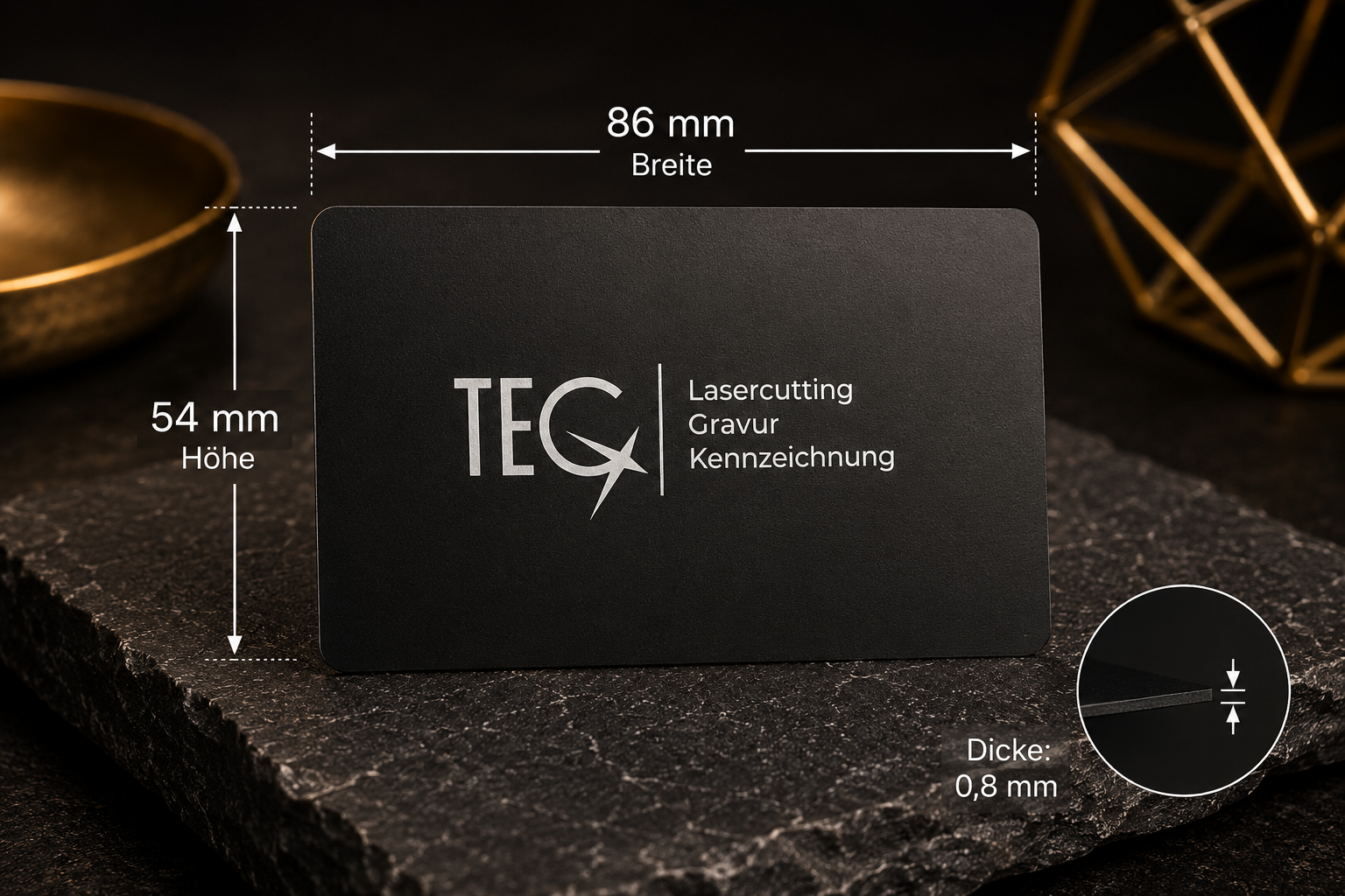 Metall-Visitenkarte 86 × 54 mm aus schwarzem Edelstahl, matt, 0,8 mm, bei der Gravur erscheinen die Buchstaben in metallischer Farbe, leer, für Lasergravur.