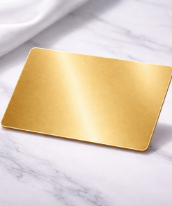 Metall-Visitenkarte 86 × 54 mm aus goldenem Aluminium, gebürstet, 0,8 mm, bei der Gravur erscheinen die Buchstaben in weißer Farbe, leer, für Lasergravur.