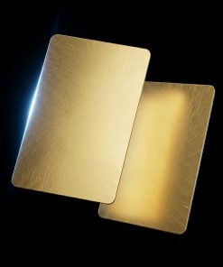 Metall-Visitenkarte 86 × 54 mm aus goldenem Aluminium, gebürstet, 0,8 mm, bei der Gravur erscheinen die Buchstaben in weißer Farbe, leer, für Lasergravur.
