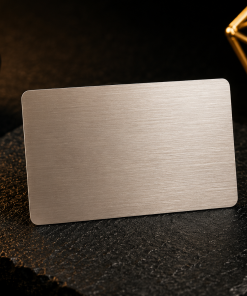 Metall-Visitenkarte 86 × 54 mm aus goldenem Aluminium, gebürstet, 0,8 mm, bei der Gravur erscheinen die Buchstaben in weißer Farbe, leer, für Lasergravur.